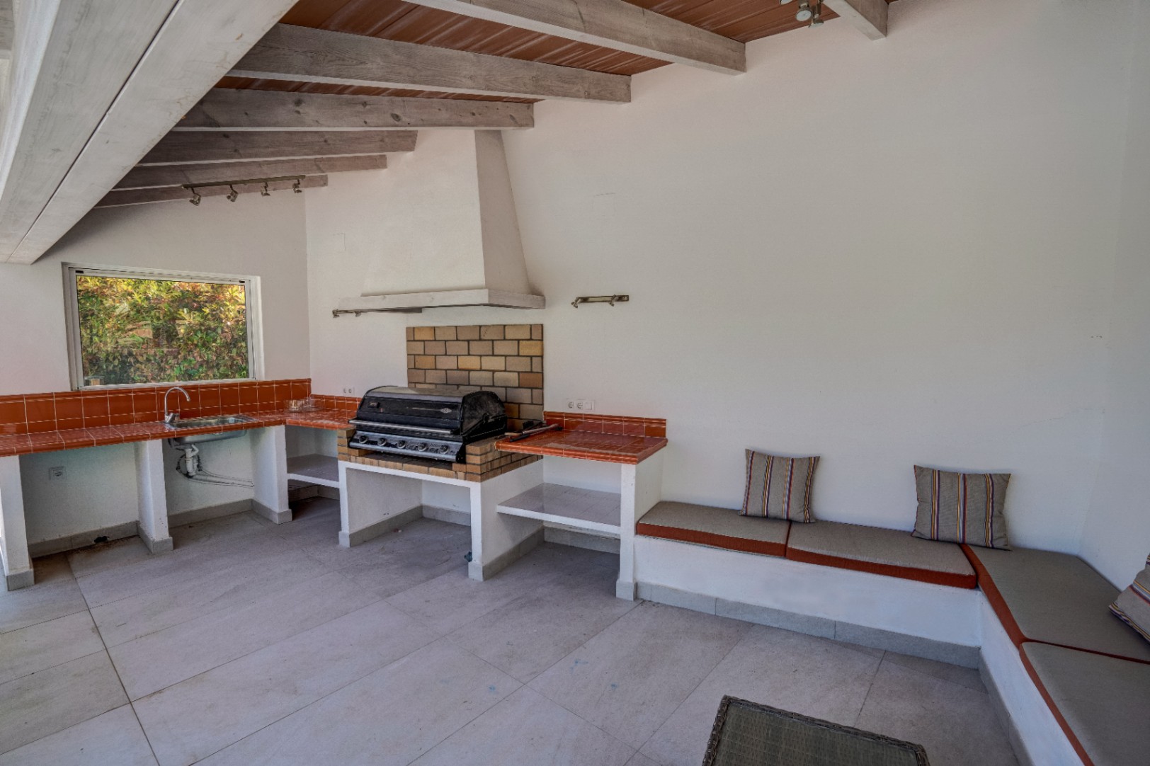 Villa te koop met zeezicht in de beroemde urbanisatie Pinosol de Javea.