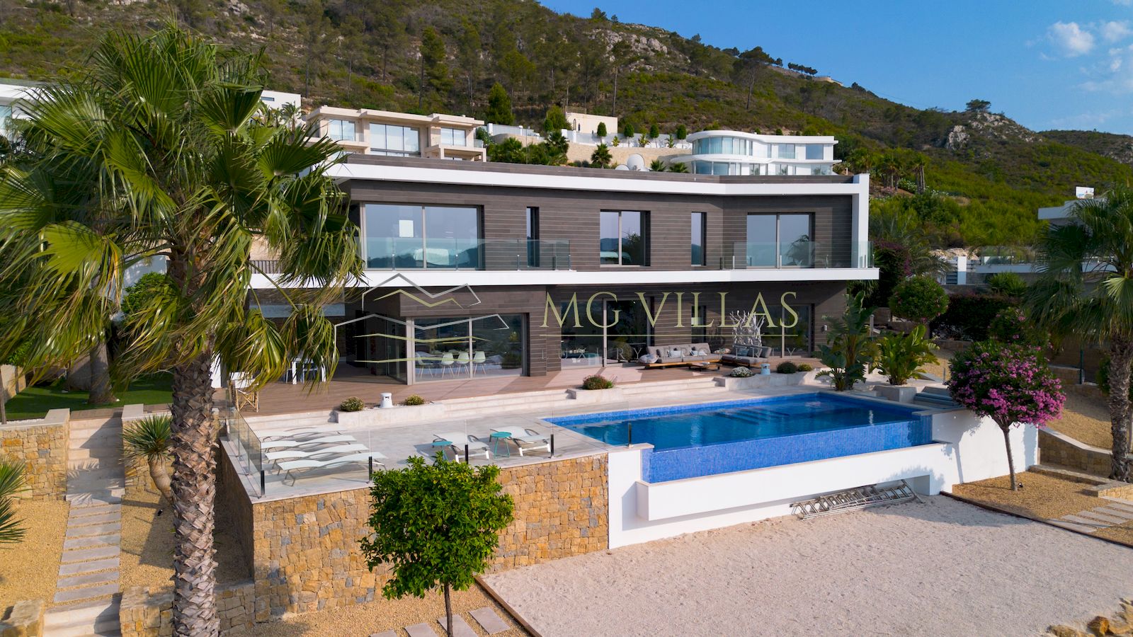 Moderne villa te koop met zeezicht in Javea