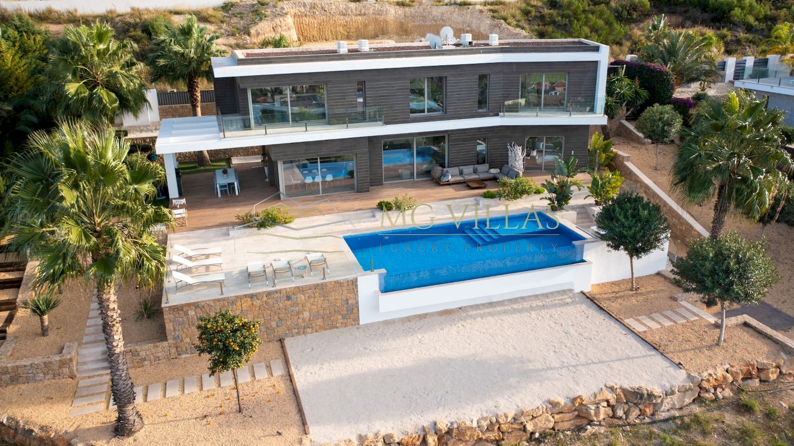 Moderne villa te koop met zeezicht in Javea