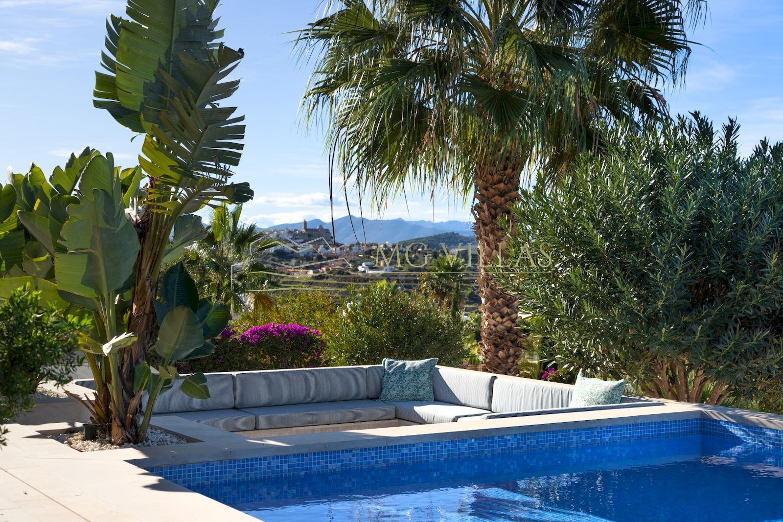 Moderne villa te koop met zeezicht in Javea