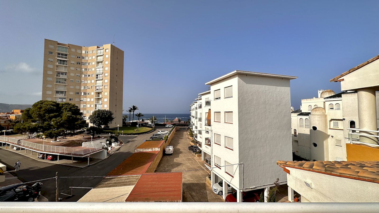 Duplex Penthouse Appartement te koop met gedeeltelijk uitzicht op zee in Playa del Arenal - Javea